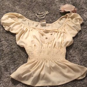 🎉Adorable vintage cream shirt